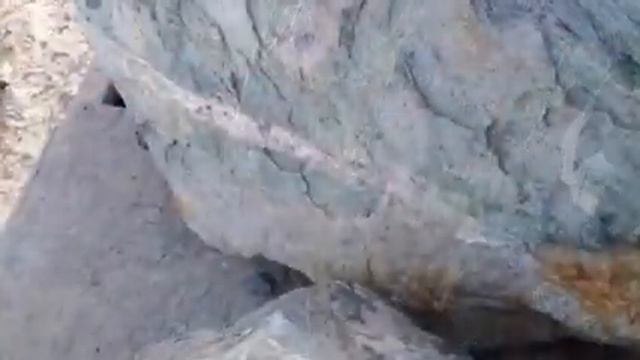 Валуны разных пород. Змеевик, яшма, кварцит, и многое другое смотреть онлайн