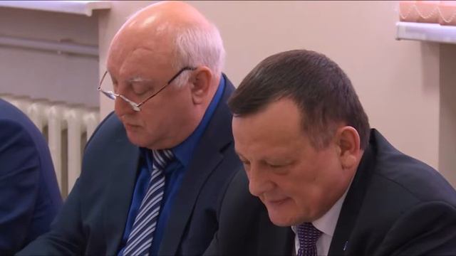 В. Шапкин решает проблемы укомплектованности местных предприятий смотреть онлайн