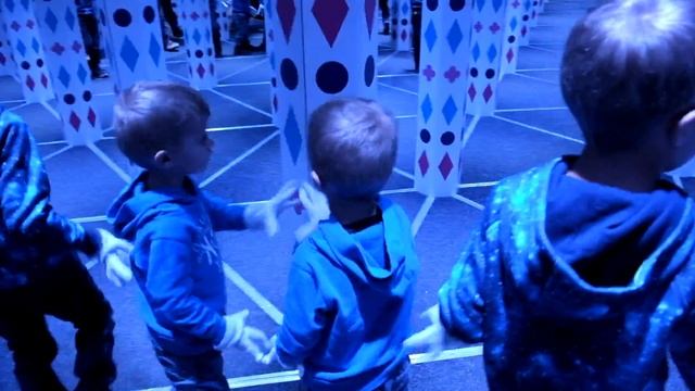 Hamleys Praha смотреть онлайн