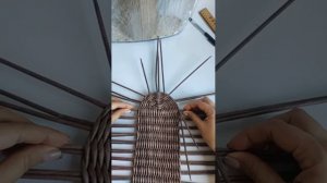 Плетем летнюю сумку из бумажной лозы, часть 1.