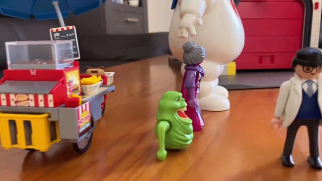 Охотимся за привидениями вместе с Марком или играем на станции знаменитых героев/Eva Mark & Ines смотреть онлайн