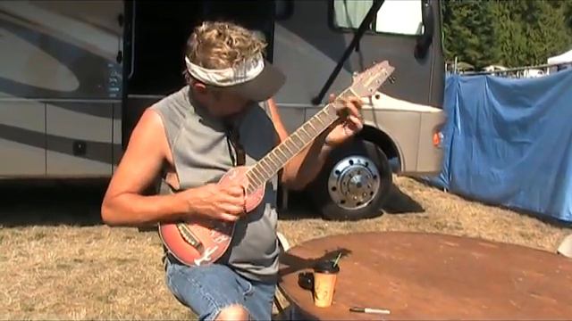 Bobby Patterson Plays the Blues on a Travel Guitar смотреть онлайн