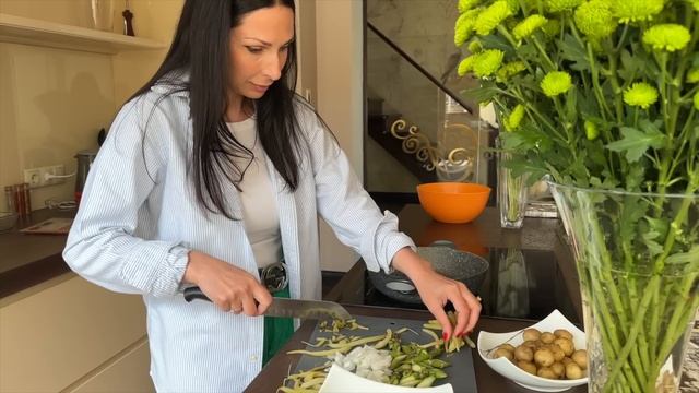 СТРАУСИНОЕ ЯЙЦО | РЕЦЕПТ ФРИТТАТЫ С ОВОЩАМИ смотреть онлайн