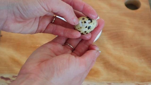 How to Crack a Quail Egg смотреть онлайн