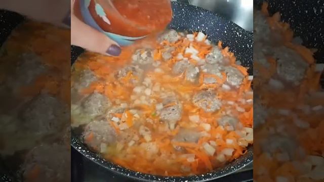Тефтели с лапшой: рецепт от Foodman.club смотреть онлайн