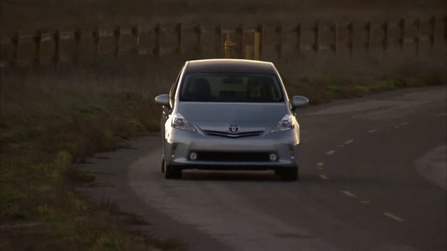 Гибрид Toyota Prius V смотреть онлайн