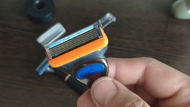 бритвенные станки Xiaomi и Gillette. смотреть онлайн