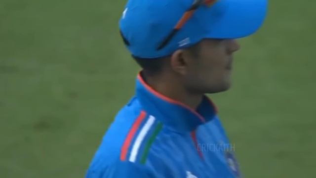 Sara Tendulkar's reaction when the Crowd started teasing Shubman Gill by her name in Ind vs Ban WC смотреть онлайн