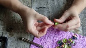 Как закрепить фурнитуру для серёжек из эпоксидной смолы