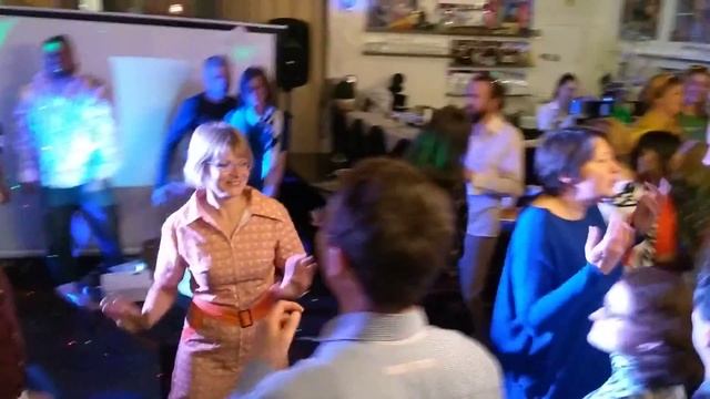 Ретровечеринка в стиле 80х! смотреть онлайн