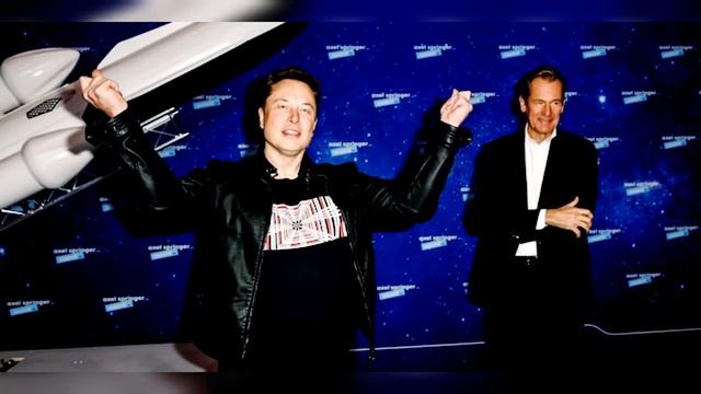 An early SpaceX engineer crawled inside an imploding rocket on a jet in midair to save the company смотреть онлайн