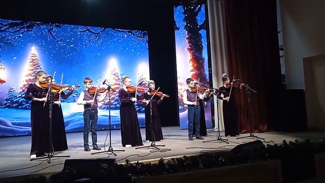 Дети играют на скрипке смотреть онлайн