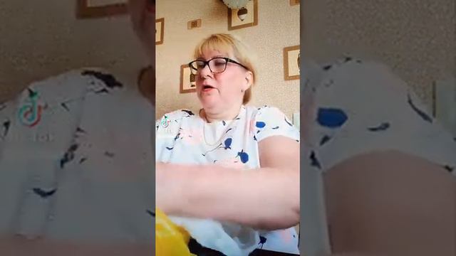 Это называется просто сходила за цветами.🤣 смотреть онлайн