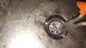 Как открутить старый сифон? (не откручивается винт шуруп) ?