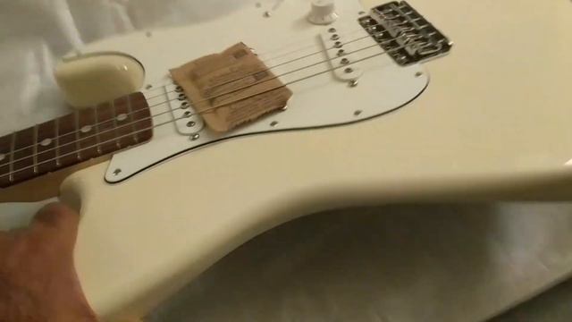Unboxing & First Look - Fender Stratocaster Albert Hammond Jr Signature Edition смотреть онлайн