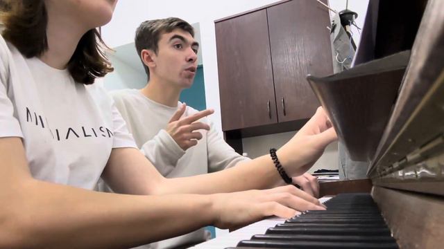 gloria- Бобров Давид (1 курс, баритон), Воробьева Ангелина (1 курс, сопрано) смотреть онлайн