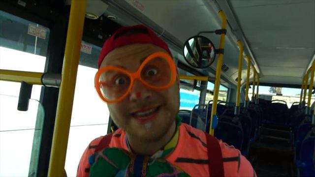 Мишаня изучает автобус| Мишаня на Русском | Изучай этот Мир вместе с Мишаней| Mishanya