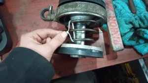 Ремонт ПГУ урал 4320. Как стянуть пружину одному.