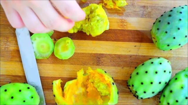 Kaktüs Meyvesi Nasıl Yenir ? - Dikenli İncir - Kaktüs Meyvesi Nasıl Temizlenir ? İlginç Meyveler смотреть онлайн
