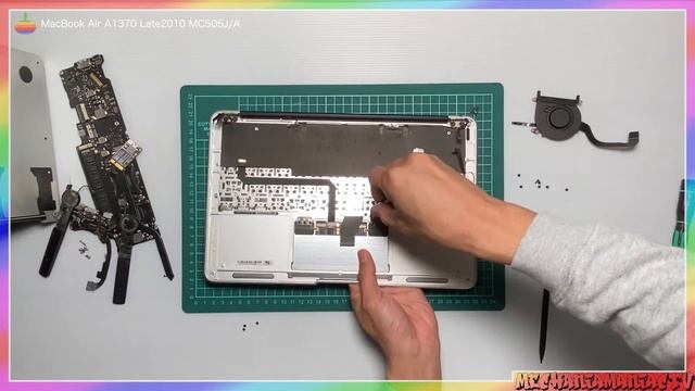 Apple MacBook Pro A1370 Late2010 MC505J/A 分解のプロセス [MechanicManiacTV010] смотреть онлайн