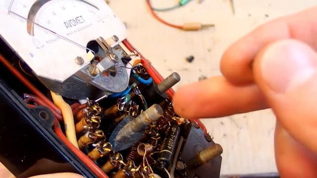 What's inside a vintage analog multimeter (AVOMET) смотреть онлайн