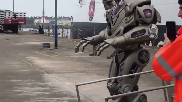 Выход в люди смотреть онлайн