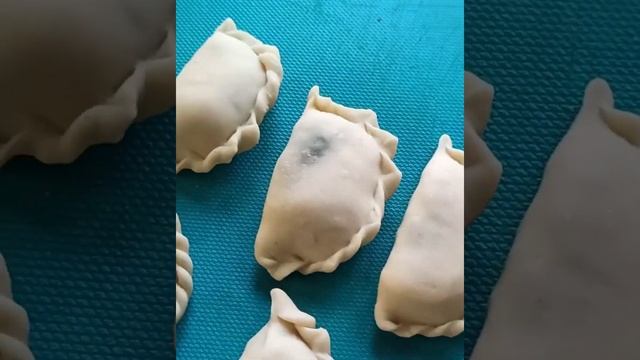 вареники с картошкой и грибами. с фигурной лепкой без скалки смотреть онлайн