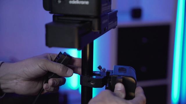 One battery for all your camera gears (Moman 99 V-mount Battery) смотреть онлайн