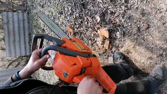 15 Years Old Husqvarna 137 Chainsaw Cold Start - Bob The Tool Man смотреть онлайн