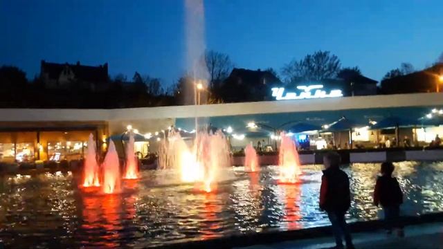 Танцующие фонтаны в Аркадия Сити ( Одесса) смотреть онлайн