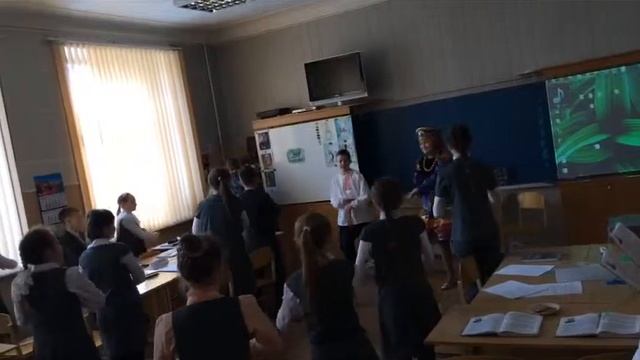 Фрагмент урока литературы в 5 классе "Сокровища малахитовой шкатулки" смотреть онлайн