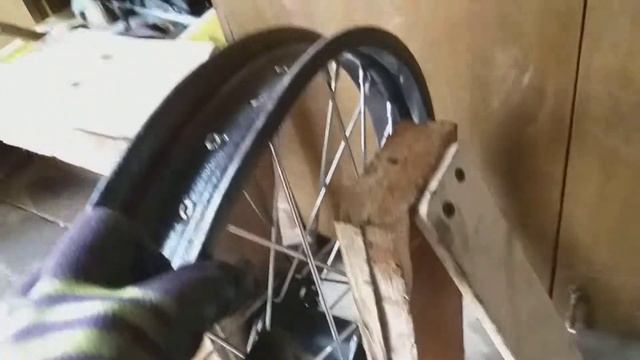 Выравнивание восьмёрки в мотоциклетном колесе смотреть онлайн