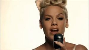 Pink  - Just give me a Reason [Official Music Video]