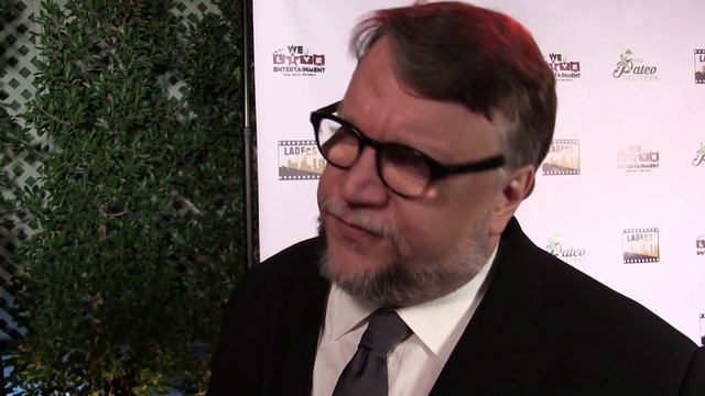 Interview with 'The Shape of Water' Director Guillermo del Toro смотреть онлайн