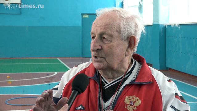 В спортивном зале в 90 лет! смотреть онлайн