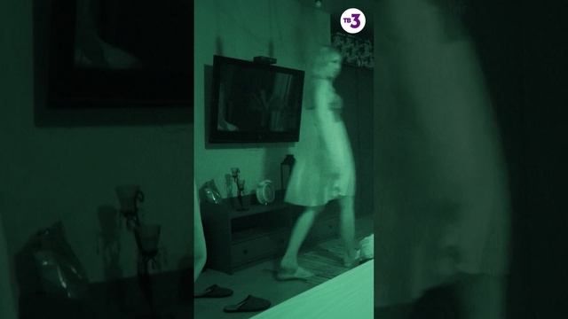 Девушка подошла к окну и... пропала #shorts смотреть онлайн