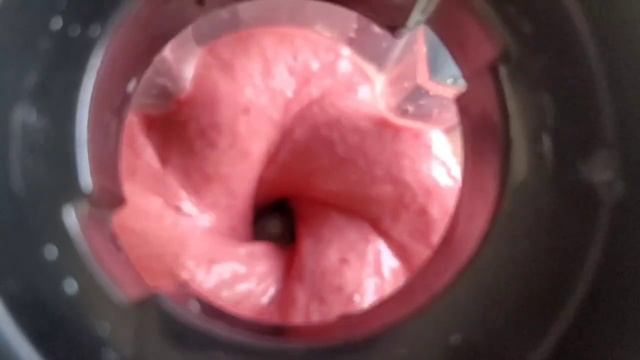 Смузи с орешками и ягодами на две порции в высокоскоростном блендере King Mix смотреть онлайн