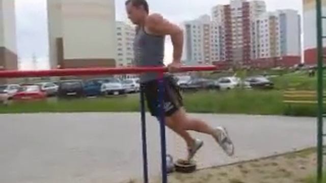 Отжимания на брусьях 60 раз! смотреть онлайн