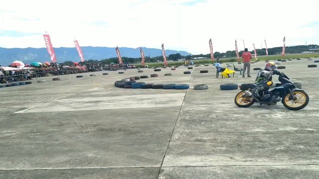 Detik- Detik jatuh Pembalap di Road Race Di lintasan Lanud SIM Aceh Besar смотреть онлайн