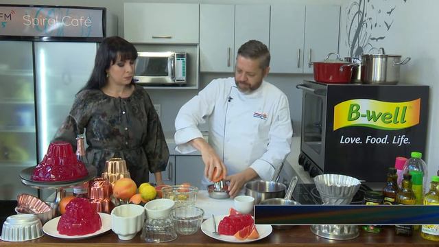 Hennie Fisher - Pienk Pomelo en Pienk Vonkelwyn Jellie - 14 Mei 2019 смотреть онлайн