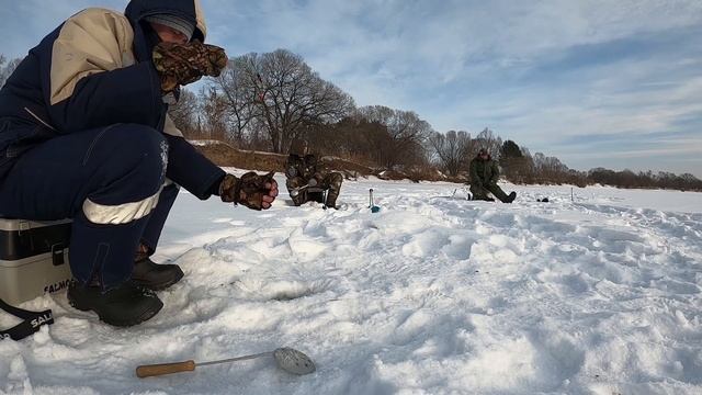 Очень трудная зимняя рыбалка 2020. Январь. Ленок. Река Малиновка. Рыбалка с подписчиками. Мормышка.