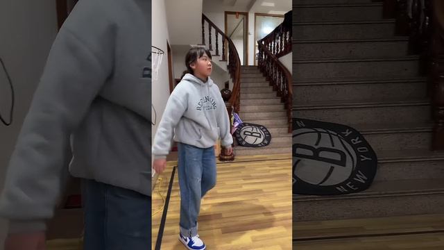 912,Shaq vs her litter brother playing basketball смотреть онлайн