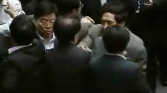 Korean Parliament Fight 22 July 2009 смотреть онлайн