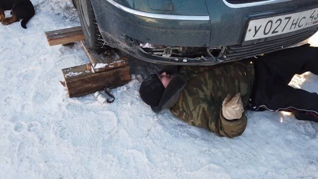 Как открутить верхний болт стартера ФОЛЬКСВАГЕН пассат? спец ключ своими руками! [около вездехода] смотреть онлайн