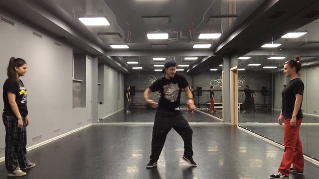 Popping dance in Fraules dance centre.D-man54 Da Funky Style смотреть онлайн