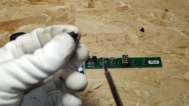 Вытяжка не включается. Двигатель запускается. Отремонтировать модуль управления плату вытяжки. смотреть онлайн