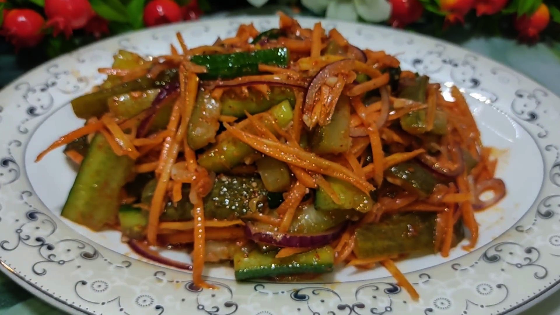 Салат из соленых огурцов