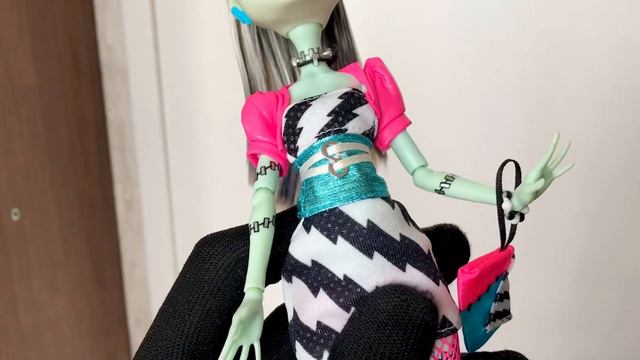 Monster High Review - Dawn Of The Dance Frankie Stein (2010) смотреть онлайн