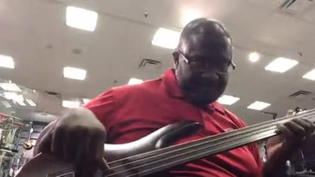 Cory Artisan B4 fretless смотреть онлайн