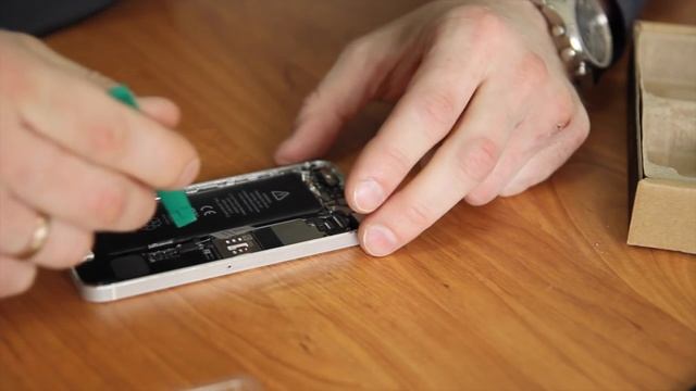 Почему не стоит менять батарею на iPhone своими руками? смотреть онлайн